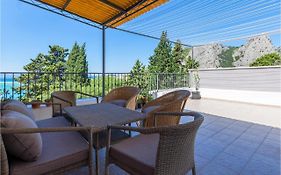 Gorgeous Apartment In Omis With Kitchen