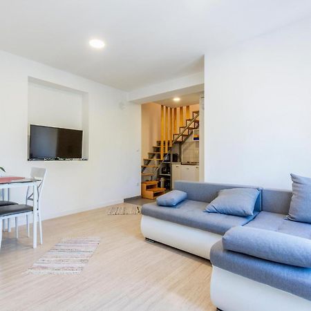 Gorgeous Apartment In Omis With Kitchen Exteriér fotografie