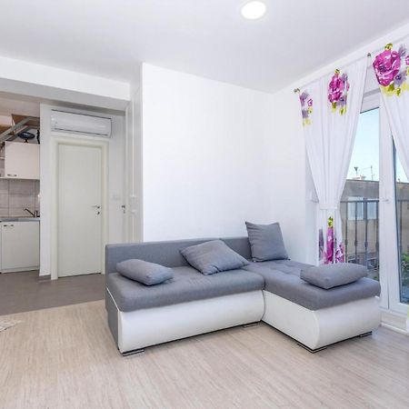 Gorgeous Apartment In Omis With Kitchen Exteriér fotografie