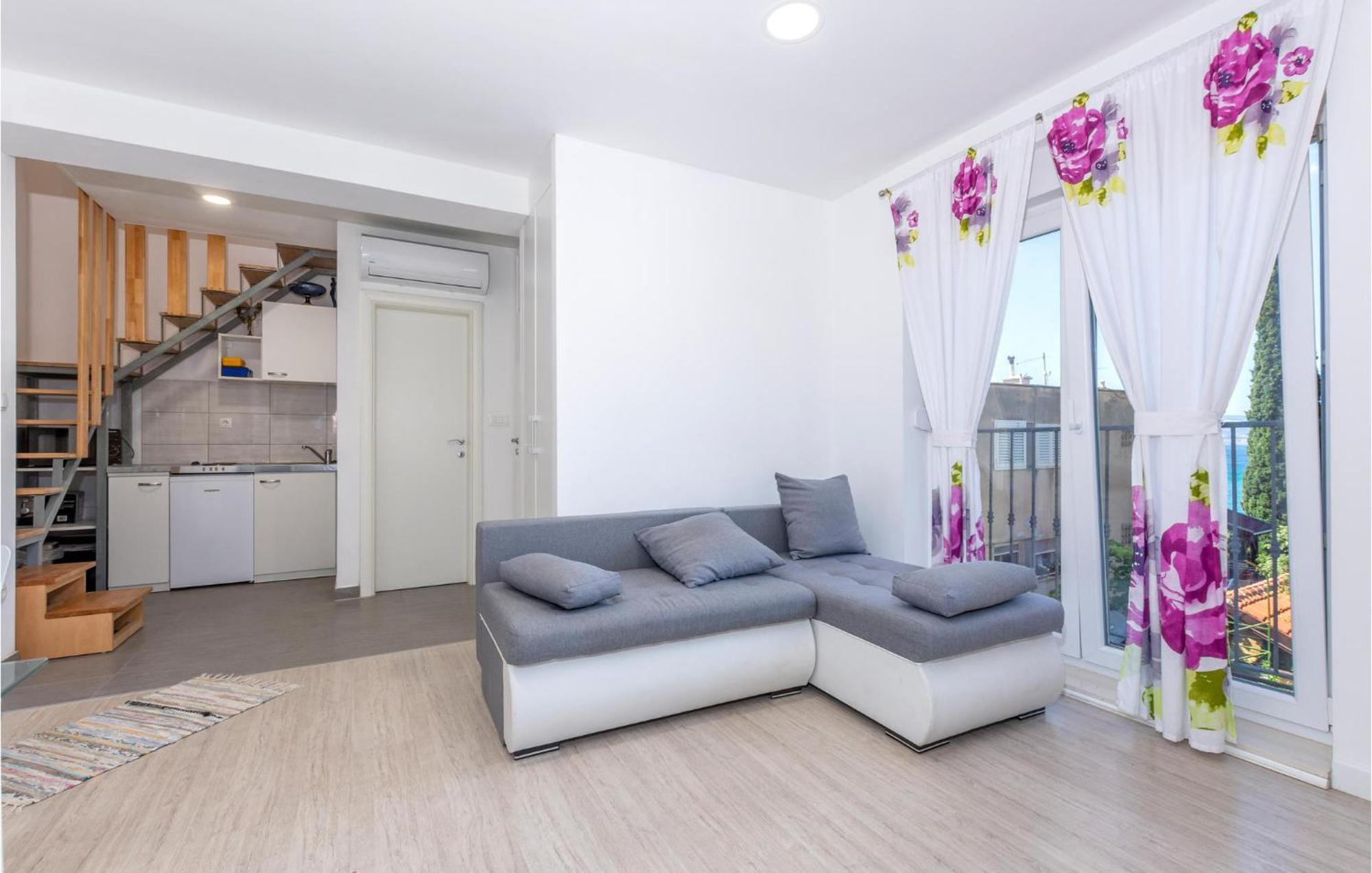 Gorgeous Apartment In Omis With Kitchen Exteriér fotografie